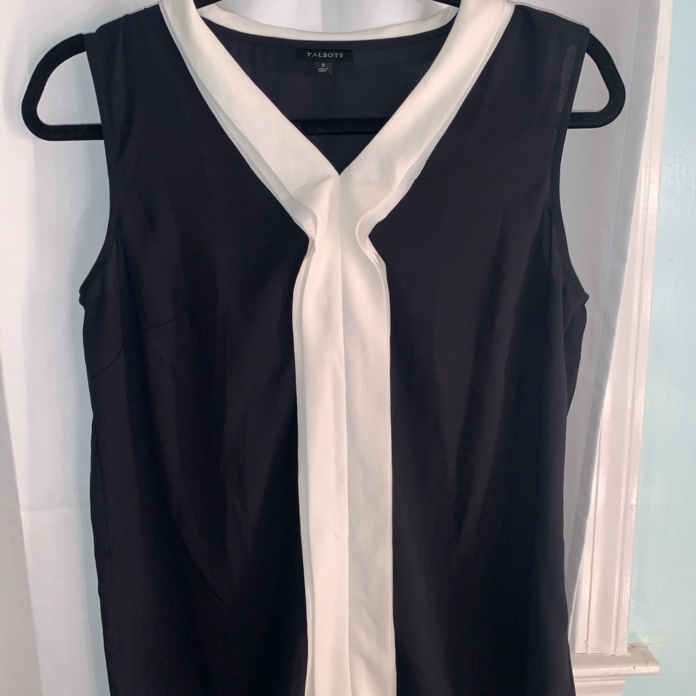 Small black & white Talbot sleeveless black top!